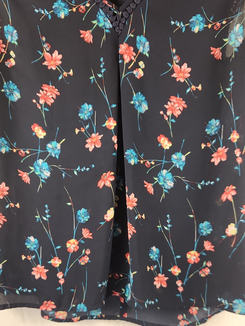 Daniel Rainn Navy Floral V-Neck Cap Sleeve Blouse - Picture 4 of 16